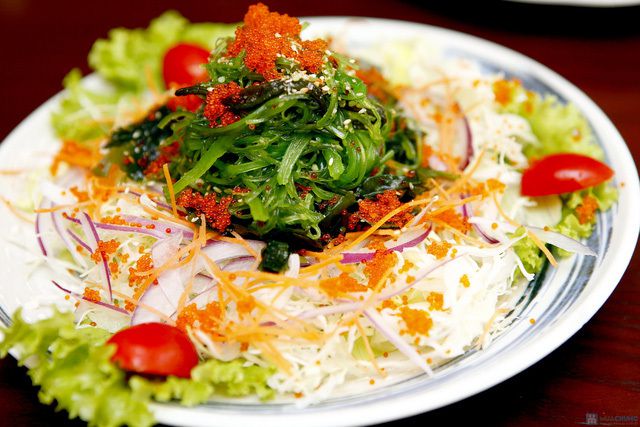 Salad trứng cá chuồn rong biển